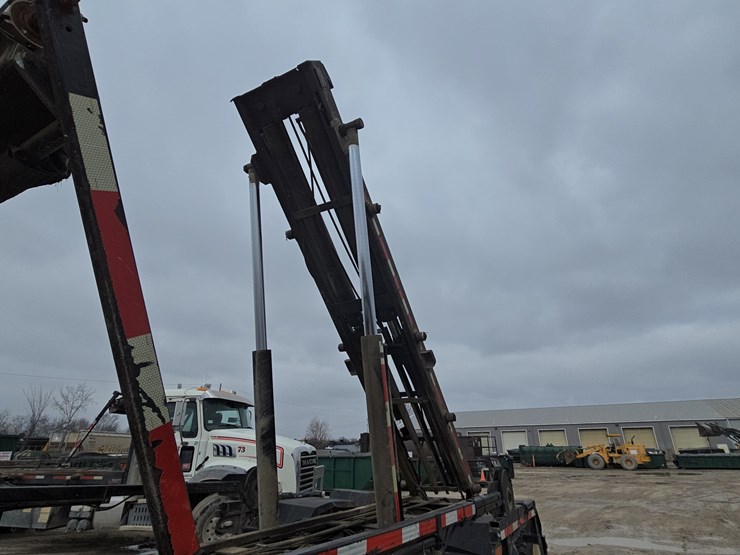 #22591-•-2007-mack-cv713-granite-roll-off-truck-image-101