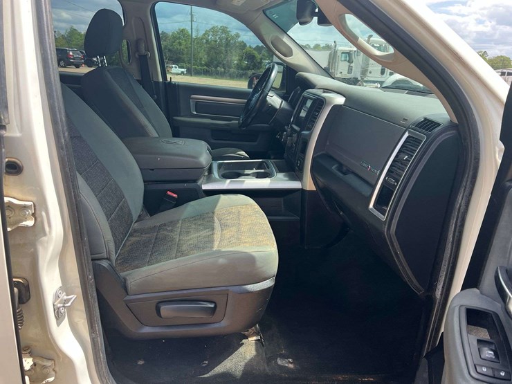 2016-dodge-ram-1500-image-19