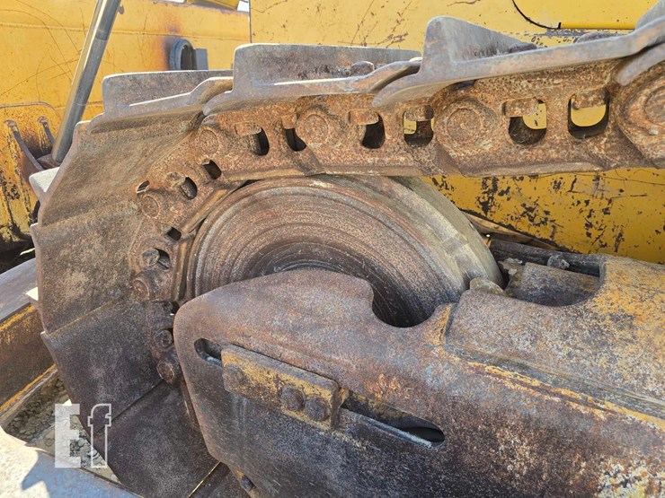 2006-deere-750j-image-26