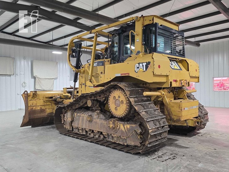 2011-caterpillar-d6t-xw-image-4