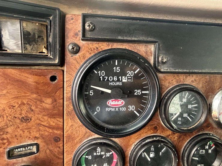 2001-peterbilt-330-image-55