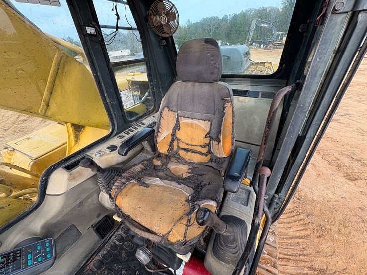 komatsu-pc200-image-8