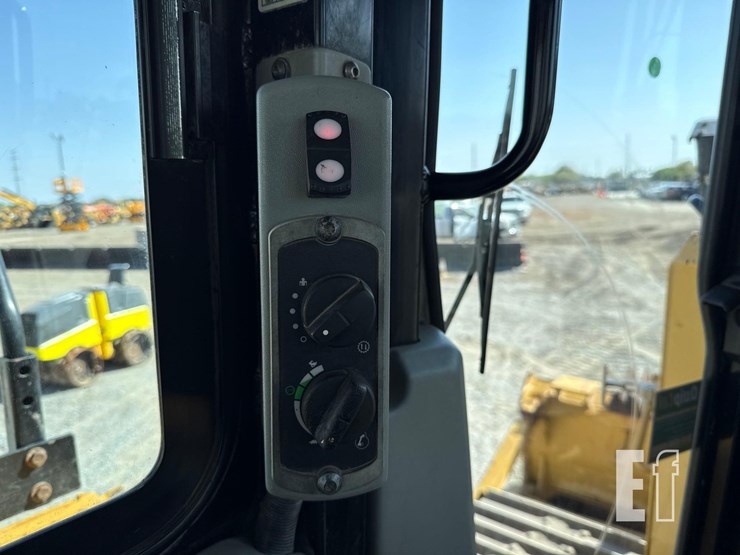 2016-caterpillar-d6t-lgp-image-26