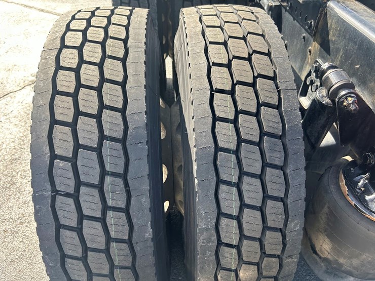 2022-western-star-4900-image-25