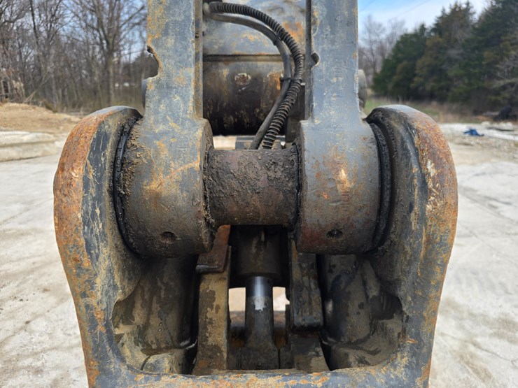 2013-deere-160g-lc-image-21