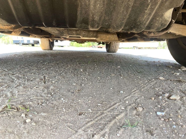 2011-chevrolet-tahoe-image-25