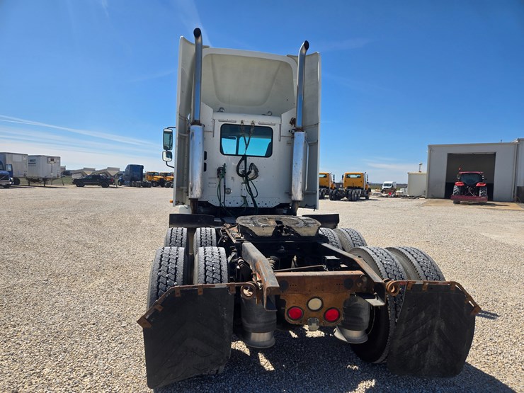 2006-freightliner-columbia-120-image-12