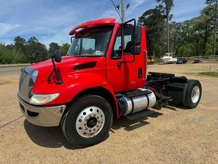 2016-international-durastar-4300-image-1