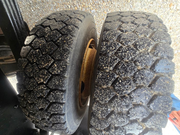 2010-freightliner-m2-106-image-88