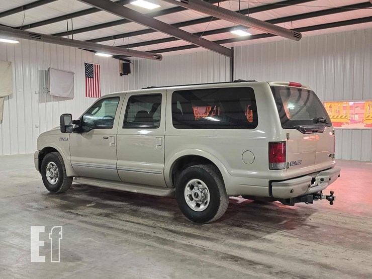 2005-ford-excursion-image-4
