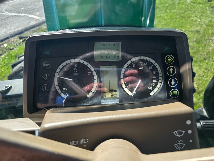 2016-john-deere-6110m-image-63