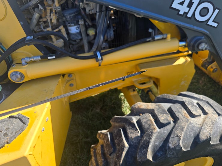 2015-deere-410l-image-26