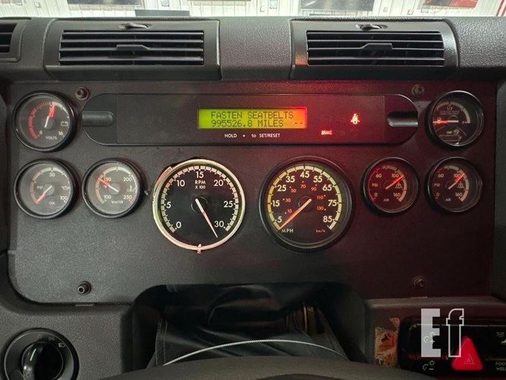 2014-freightliner-cascadia-125-image-17