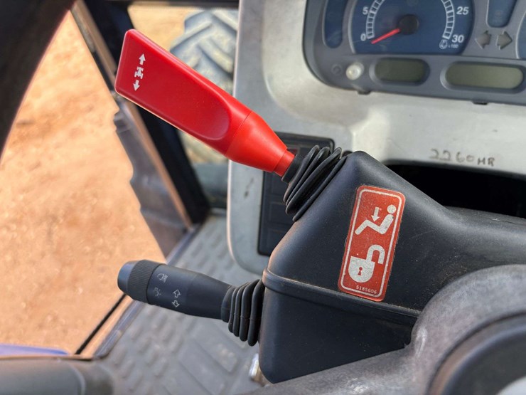 2006-new-holland-tl100a-image-16