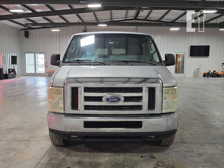 2011-ford-e350-xlt-image-7