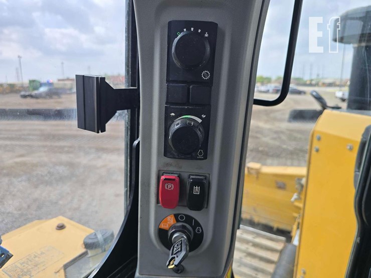 2019-caterpillar-d6-xe-lgp-image-24