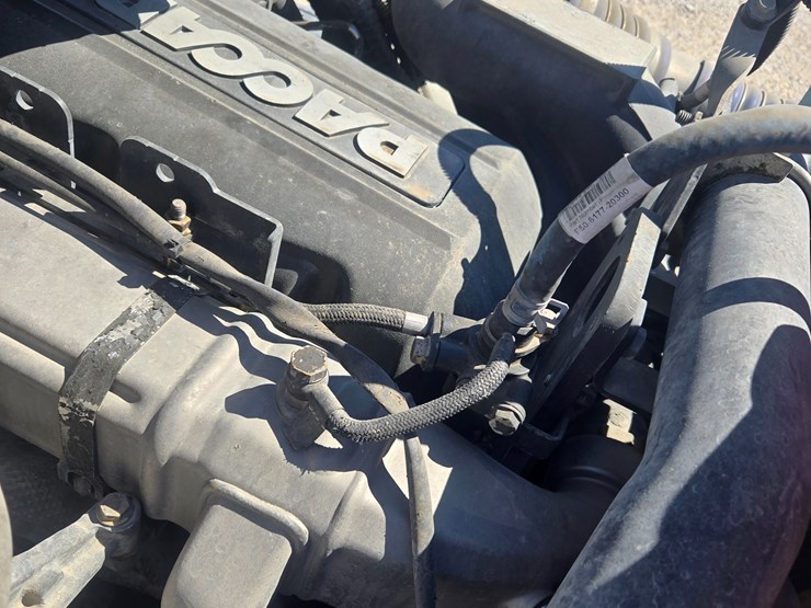 2016-peterbilt-579-image-41