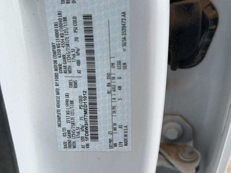 2021-ford-f350-xl-image-17