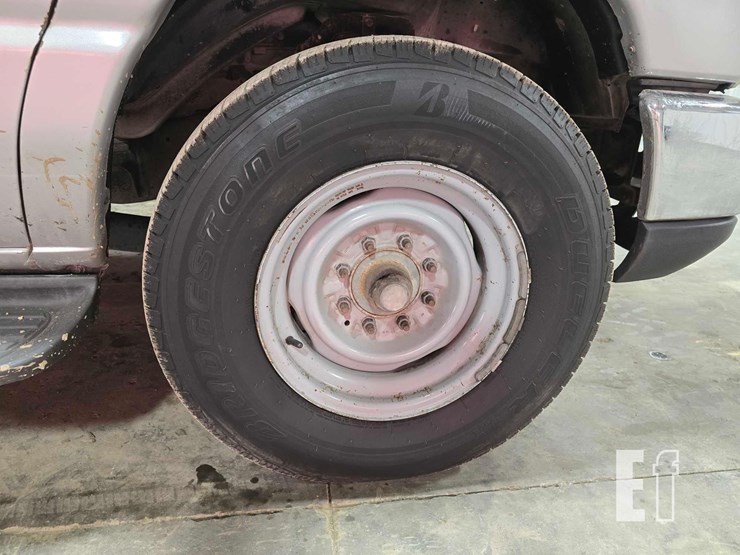 2011-ford-e350-xlt-image-24