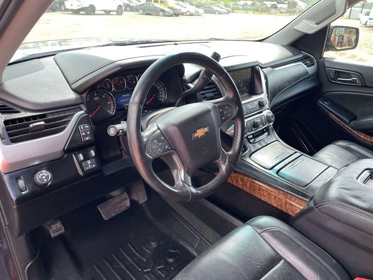 2015-chevrolet-suburban-image-11