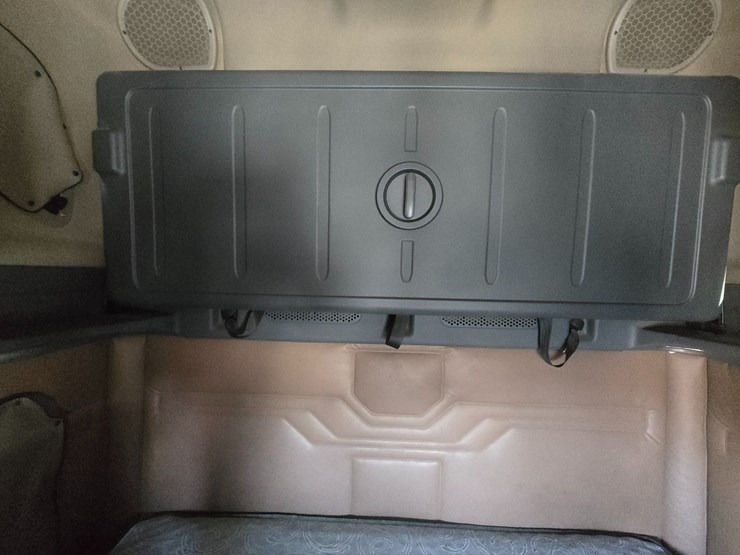 2014-freightliner-cascadia-125-image-77