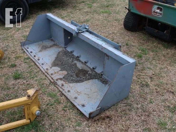 #1106-78"-skid-steer-bucket-with-tow-hook-on-quick-image-3