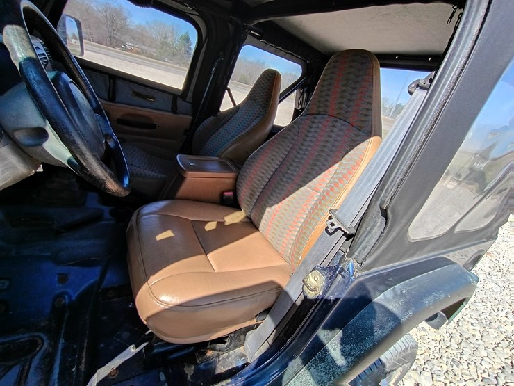 1997-jeep-wrangler-image-31