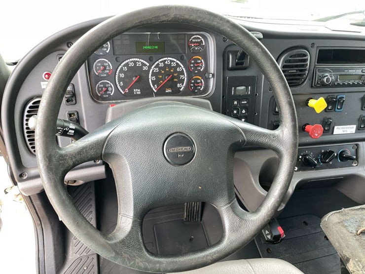 2017-freightliner-mt45-image-12