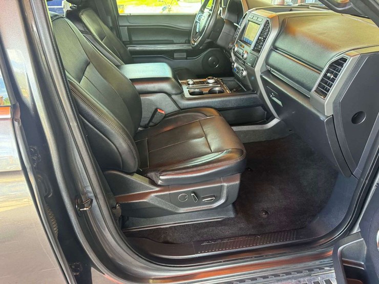 2018-ford-expedition-xlt-image-11