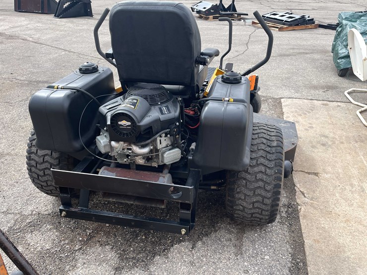 cub-cadet-tank-m72-image-3