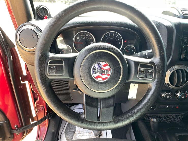 2013-jeep-wrangler-sport-image-12