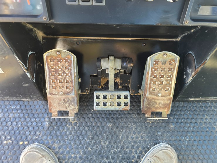 1996-caterpillar-953c-image-107