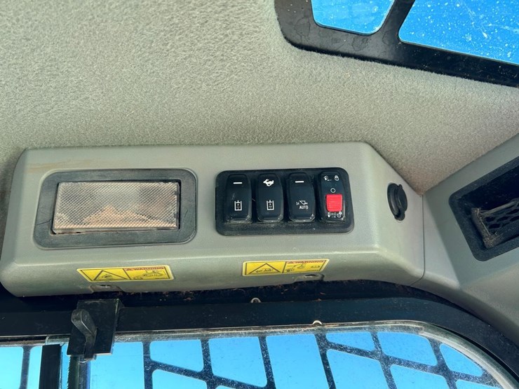 2023-caterpillar-299d3-xe-image-27