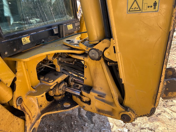 2005-caterpillar-420d-image-23