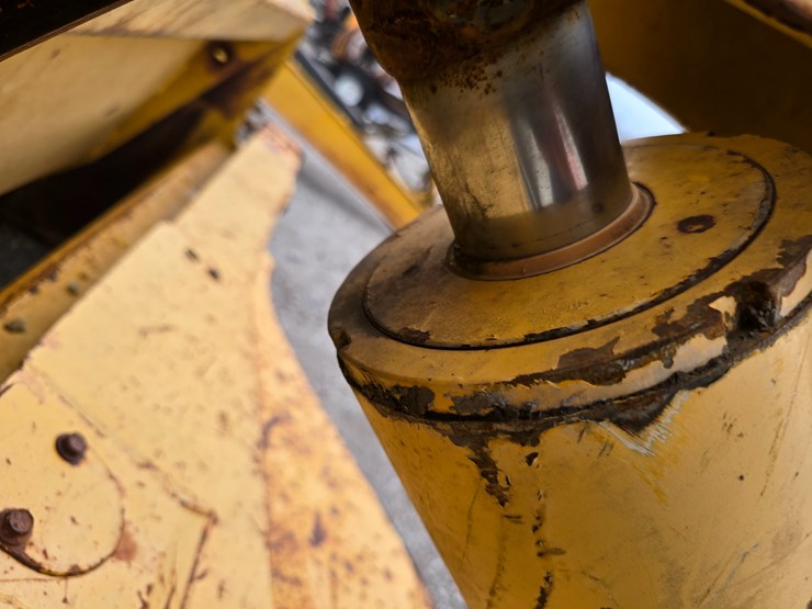 2006-deere-1812c-image-25