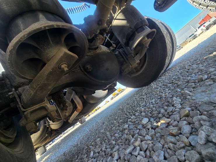 2014-freightliner-cascadia-125-image-85