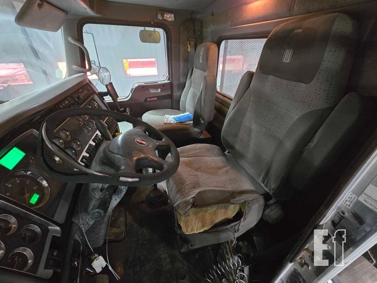 2012-kenworth-t800-image-9