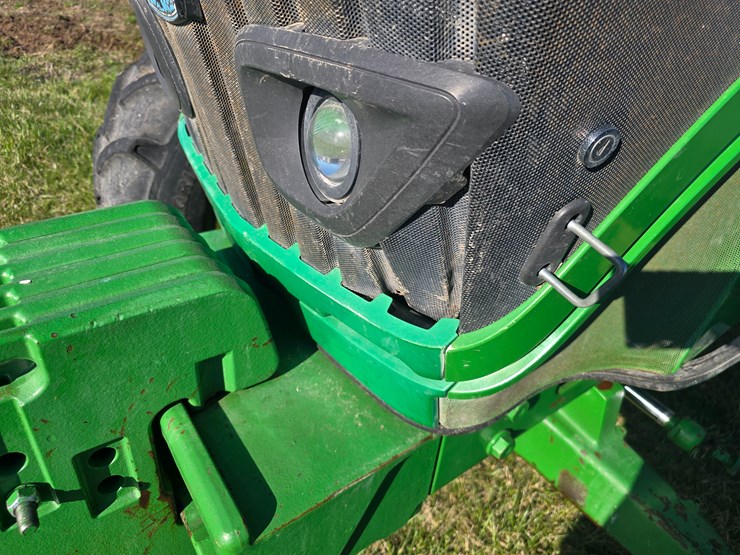 2016-john-deere-6110m-image-16