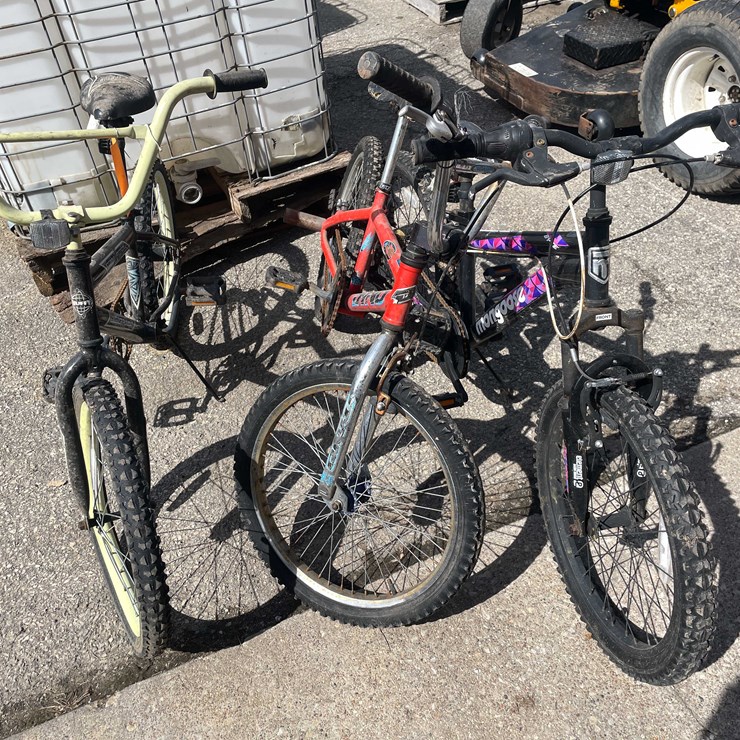#7076 • (3) Kid Bikes (O3)