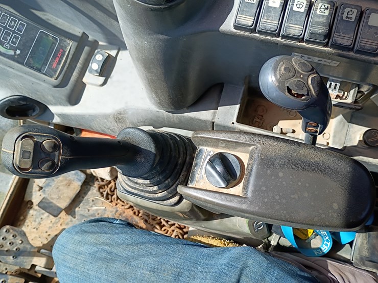 2011-takeuchi-tb285-image-40