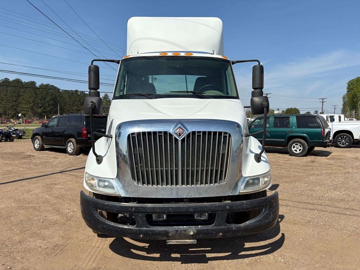 2010-international-8600-image-7