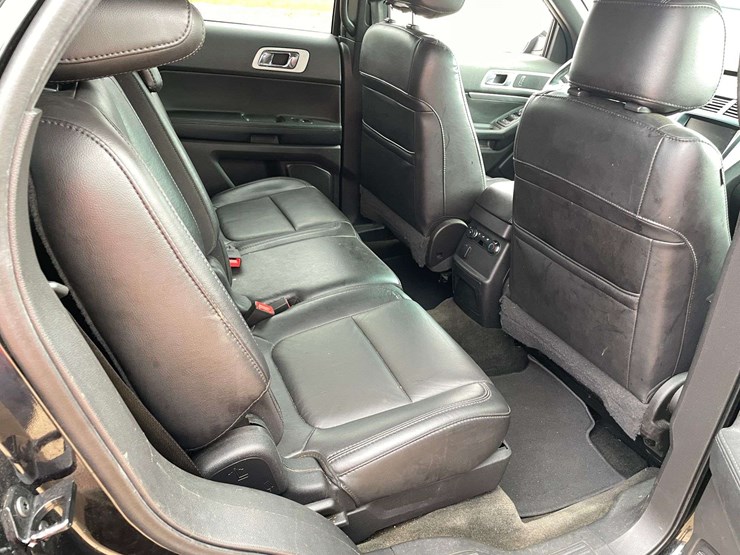 2015-ford-explorer-xlt-image-16