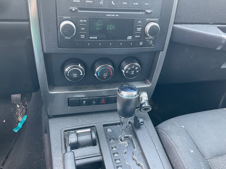 2011-jeep-liberty-image-14