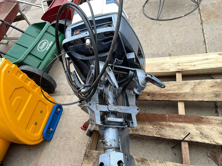 #7010-•-25-hp-evinrude-(o3)-image-13