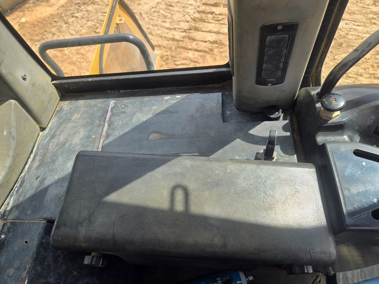 2005-caterpillar-953c-image-52