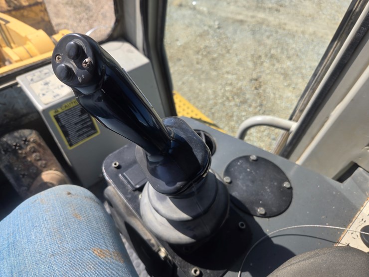 2004-deere-755c-image-46