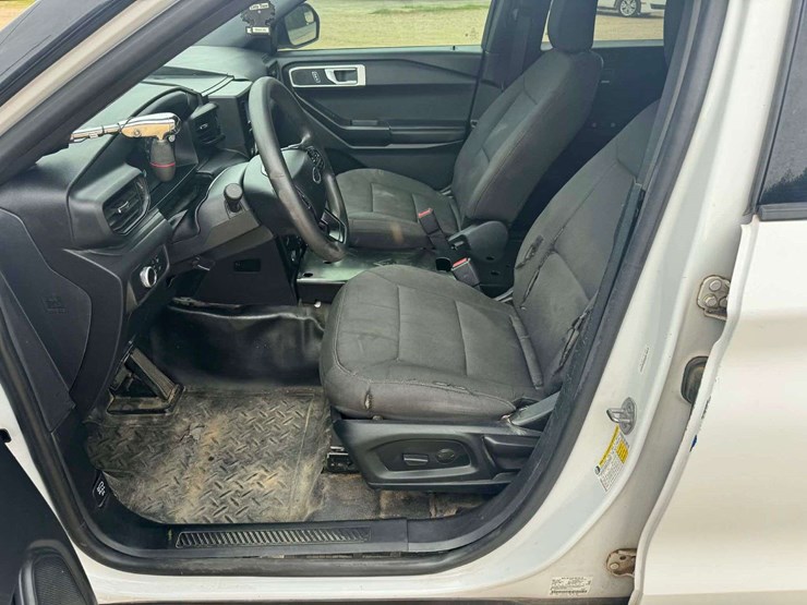 2021-ford-explorer-image-13