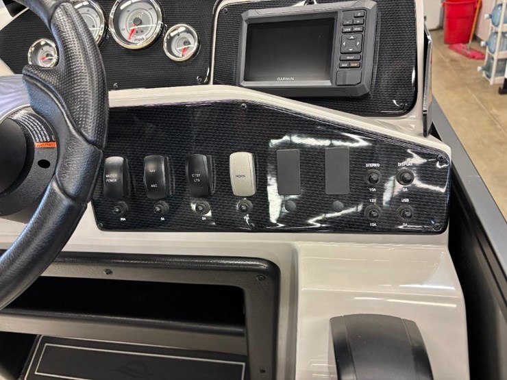 2025-g3-suncatcher-select-20rc-pontoon-image-18