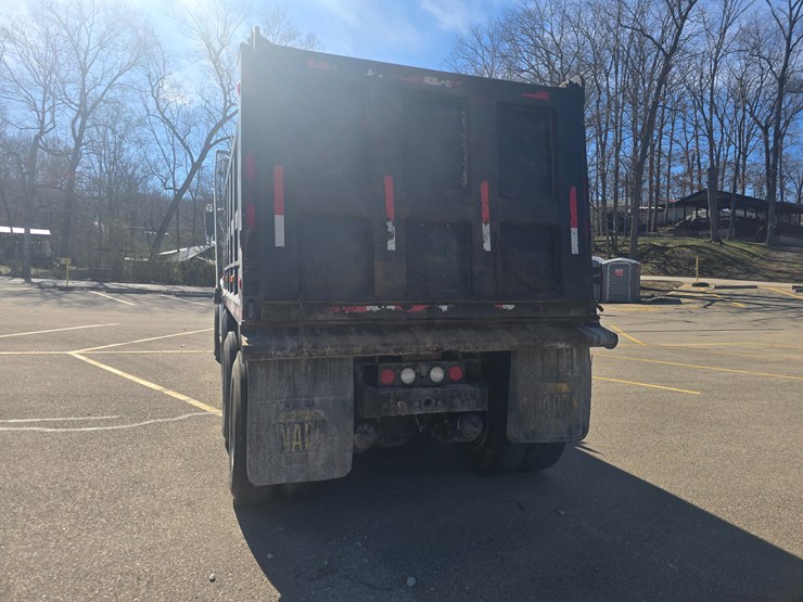 2001-sterling-l9500-image-10