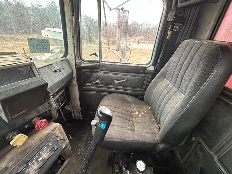 2001-mack-rd688s-image-52